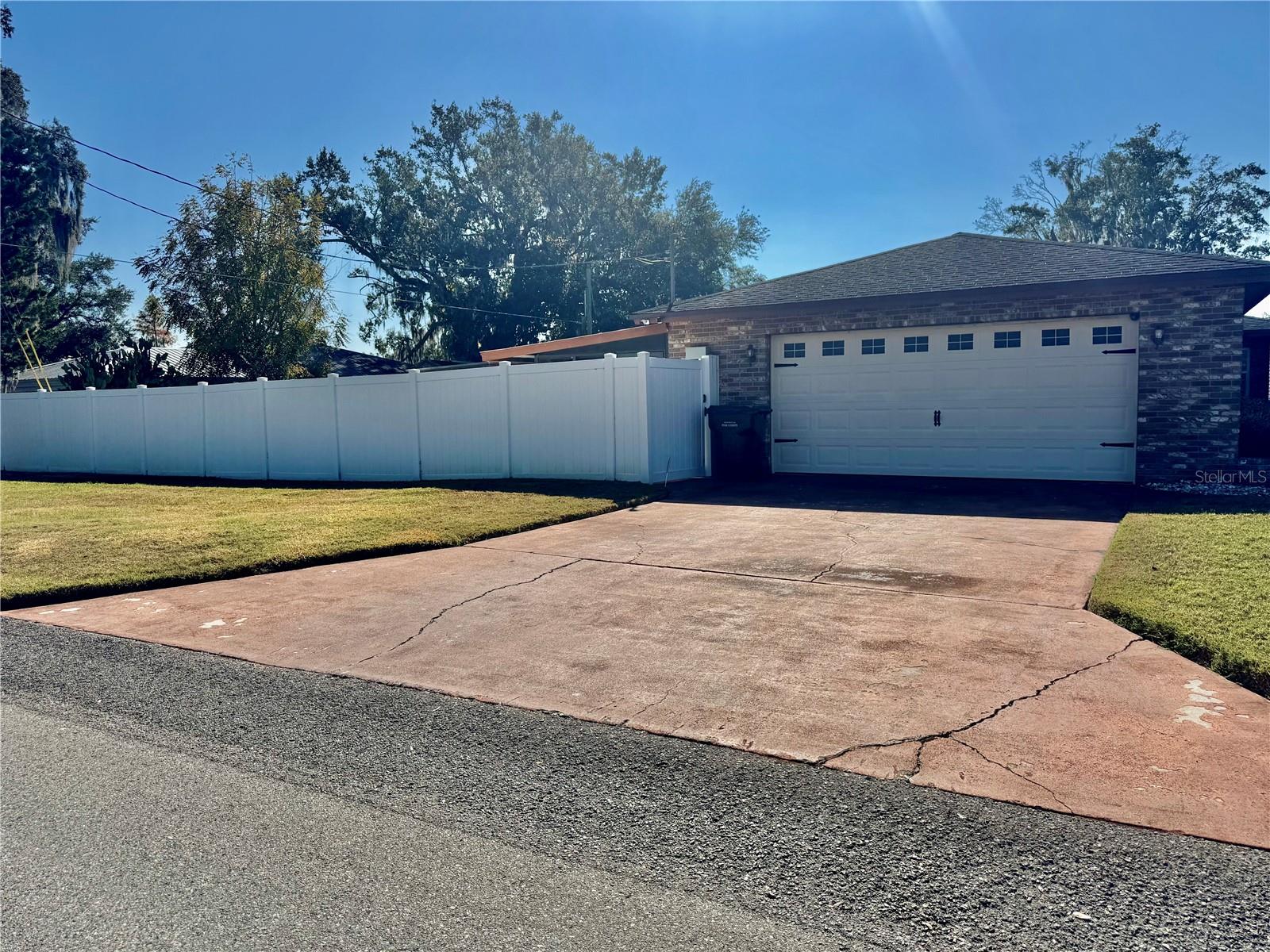 1435 COUNTRY RIDGE DRIVE