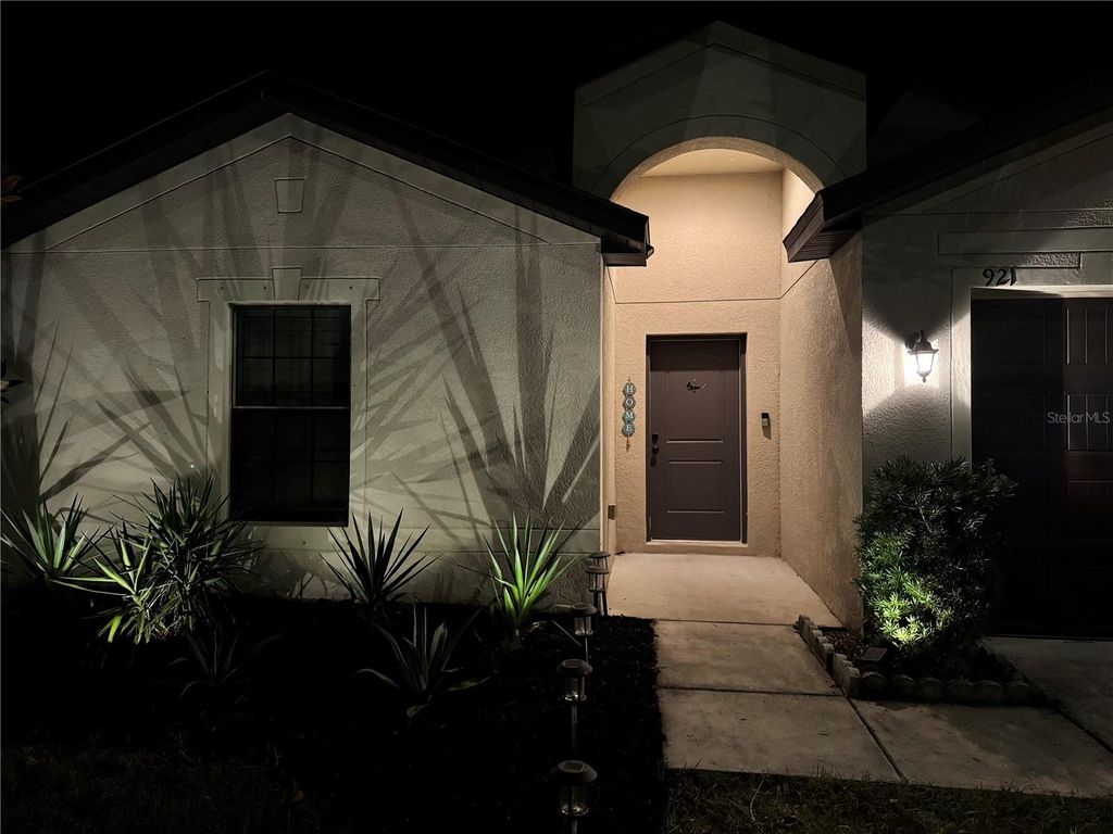 Photo of 921 Wynnmere Walk Avenue, Ruskin, FL 33570 (MLS # TB8458519)