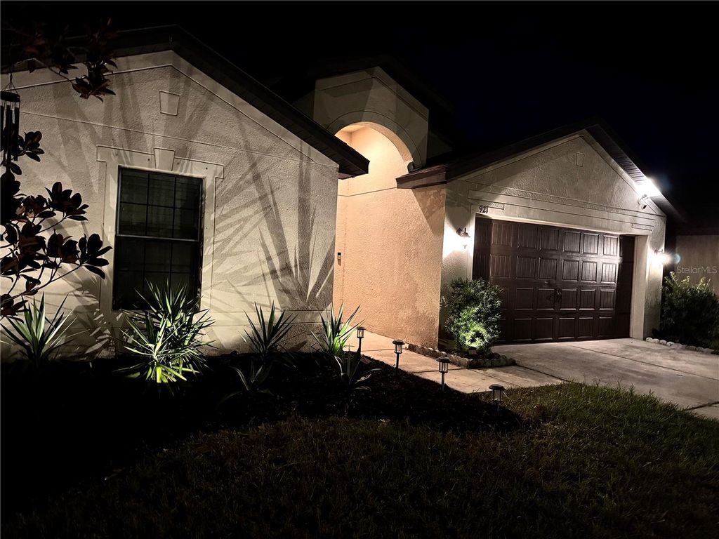 Photo of 921 Wynnmere Walk Avenue, Ruskin, FL 33570 (MLS # TB8458519)