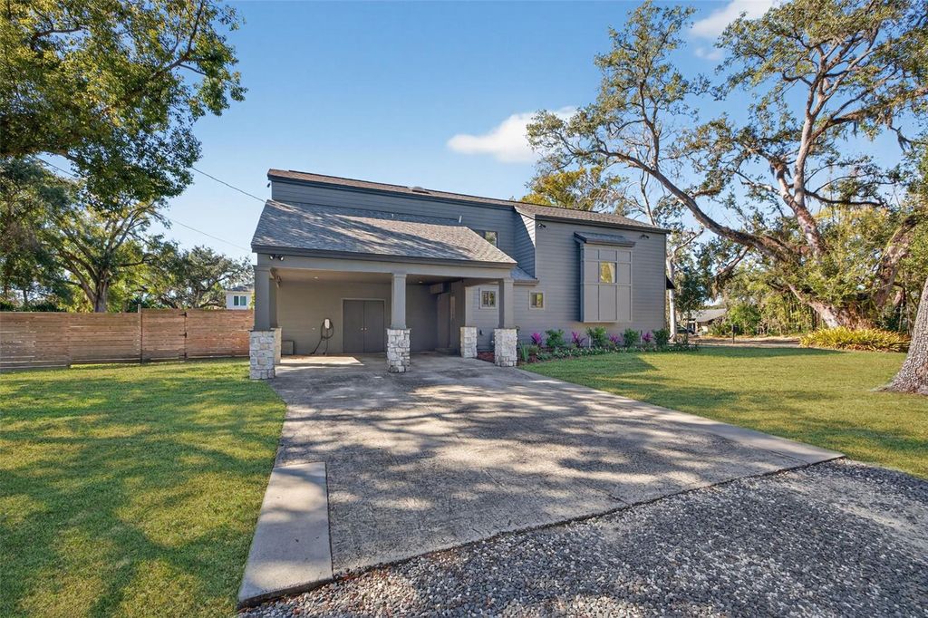 Photo of 914 W Idlewild Avenue, Tampa, FL 33604 (MLS # TB8472487)