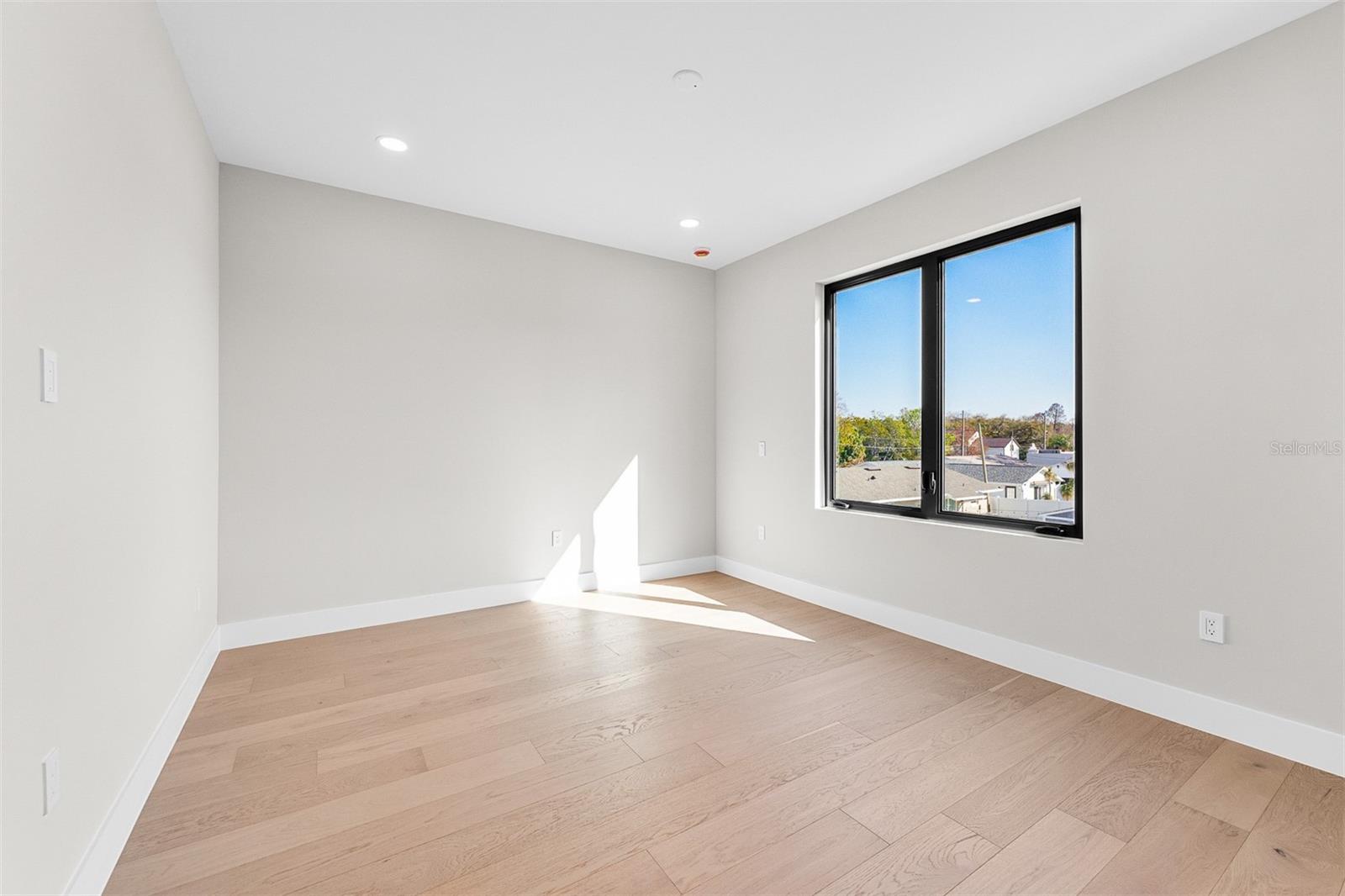 COLLEGE PARK - Residential