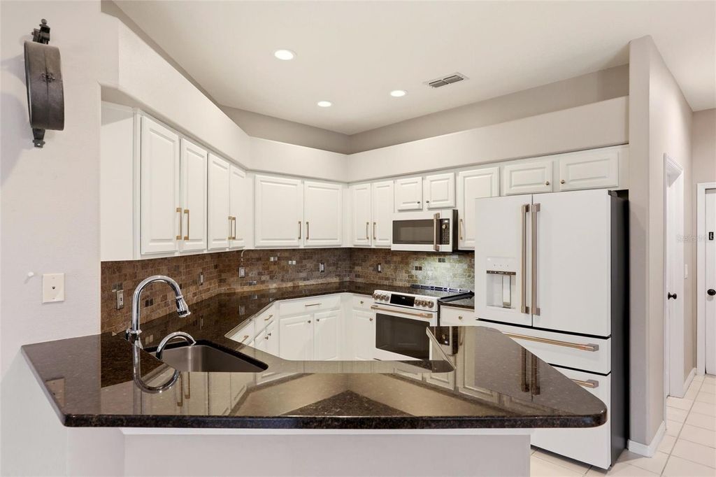 Photo of 5114 Twin Creeks Drive, Valrico, FL 33596 (MLS # A4685389)