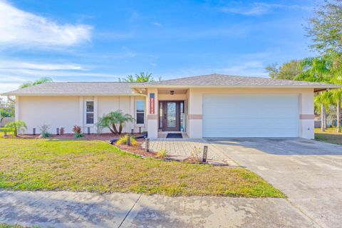 A home in PLANT CITY