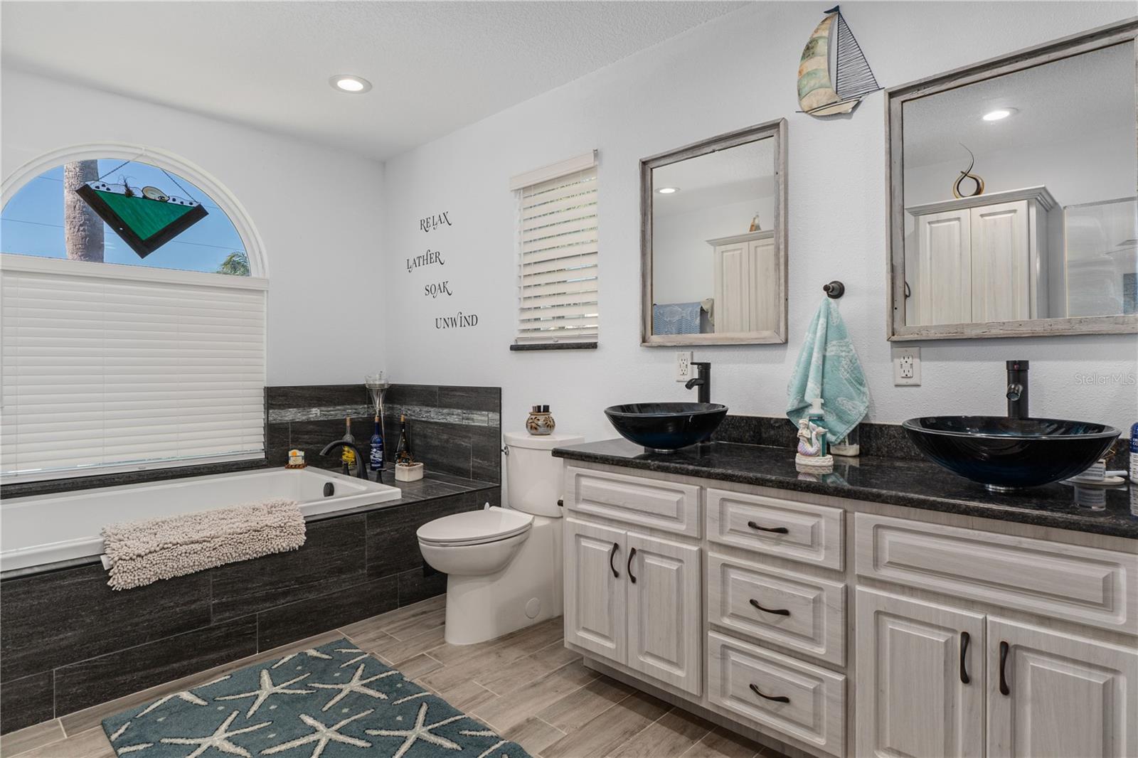 HERNANDO BCH UNIT 11 BLK 101 LOT 5 - Residential