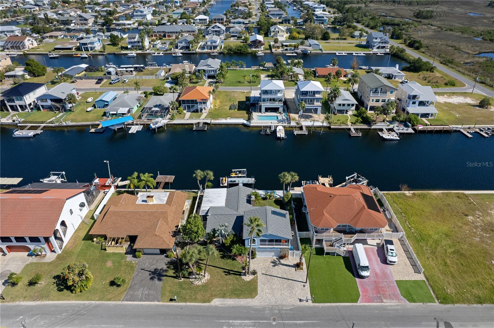 HERNANDO BCH UNIT 11 BLK 101 LOT 5 - Residential