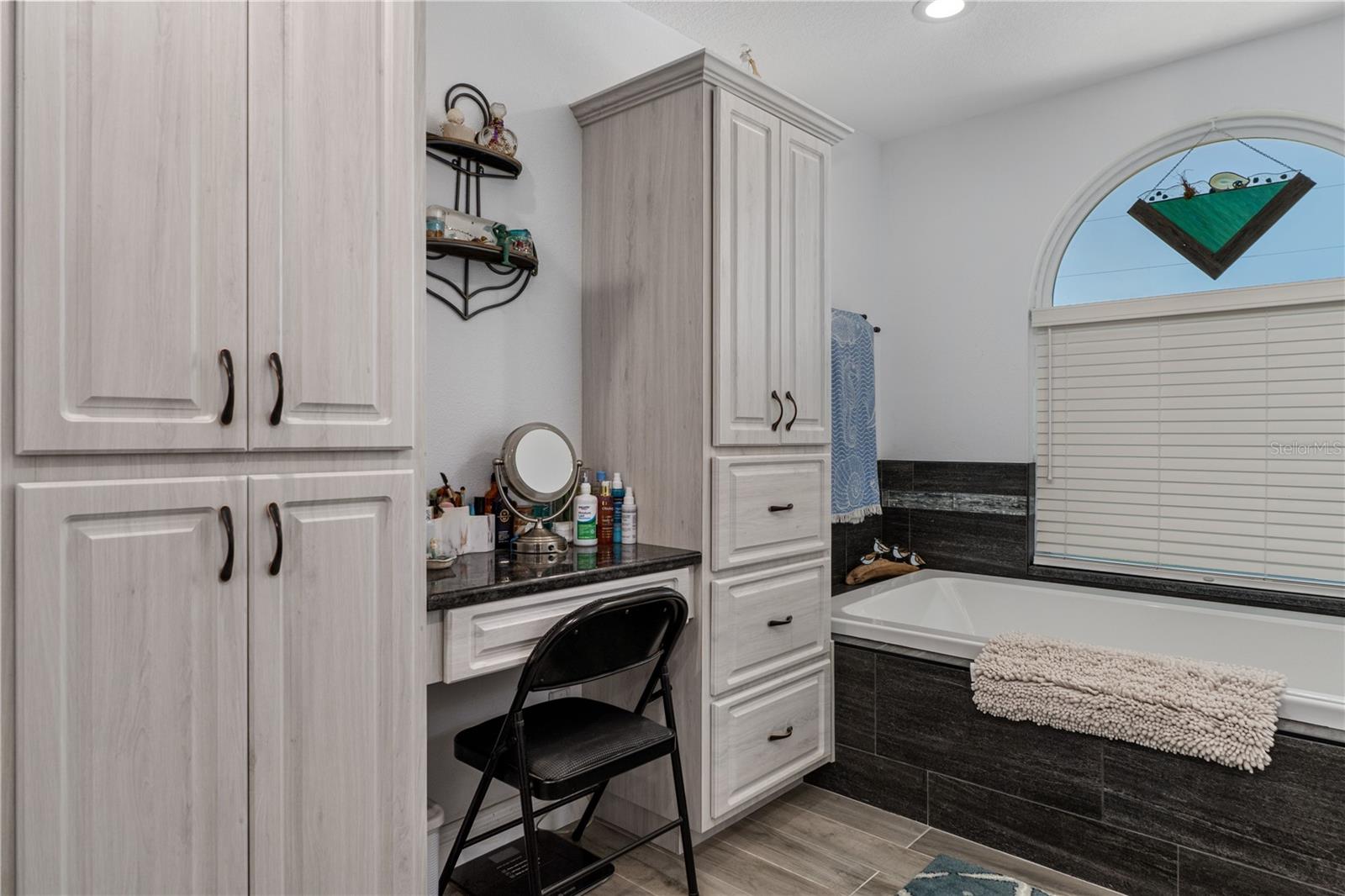 HERNANDO BCH UNIT 11 BLK 101 LOT 5 - Residential