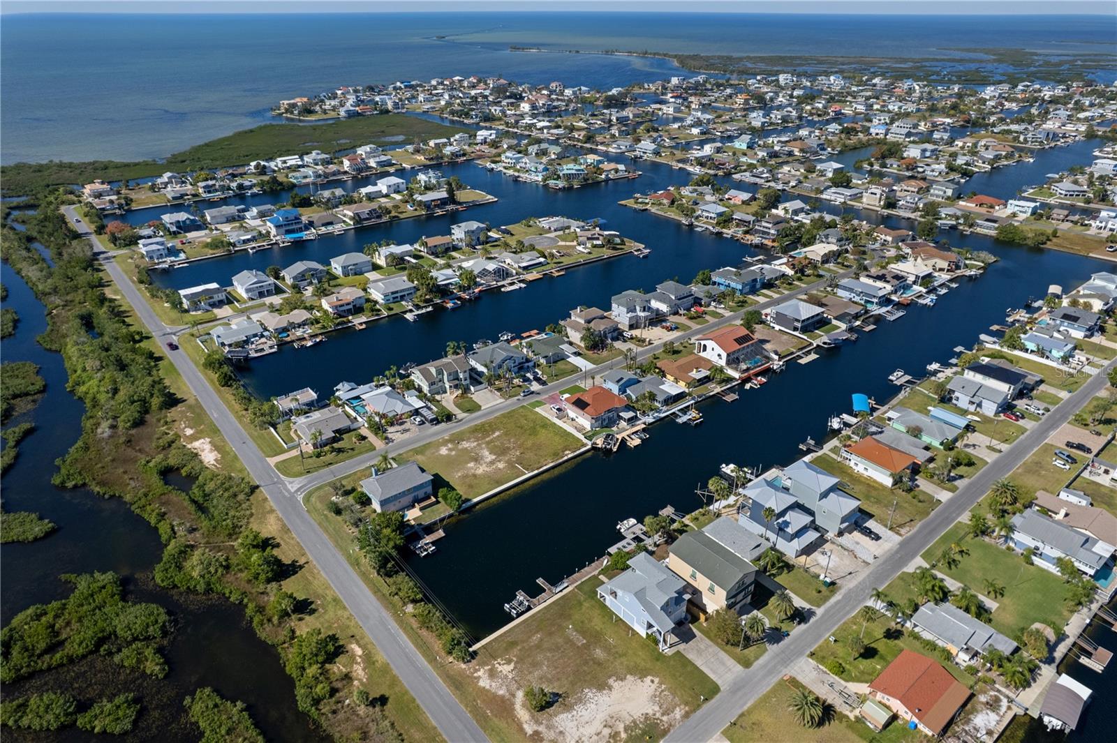 HERNANDO BCH UNIT 11 BLK 101 LOT 5 - Residential