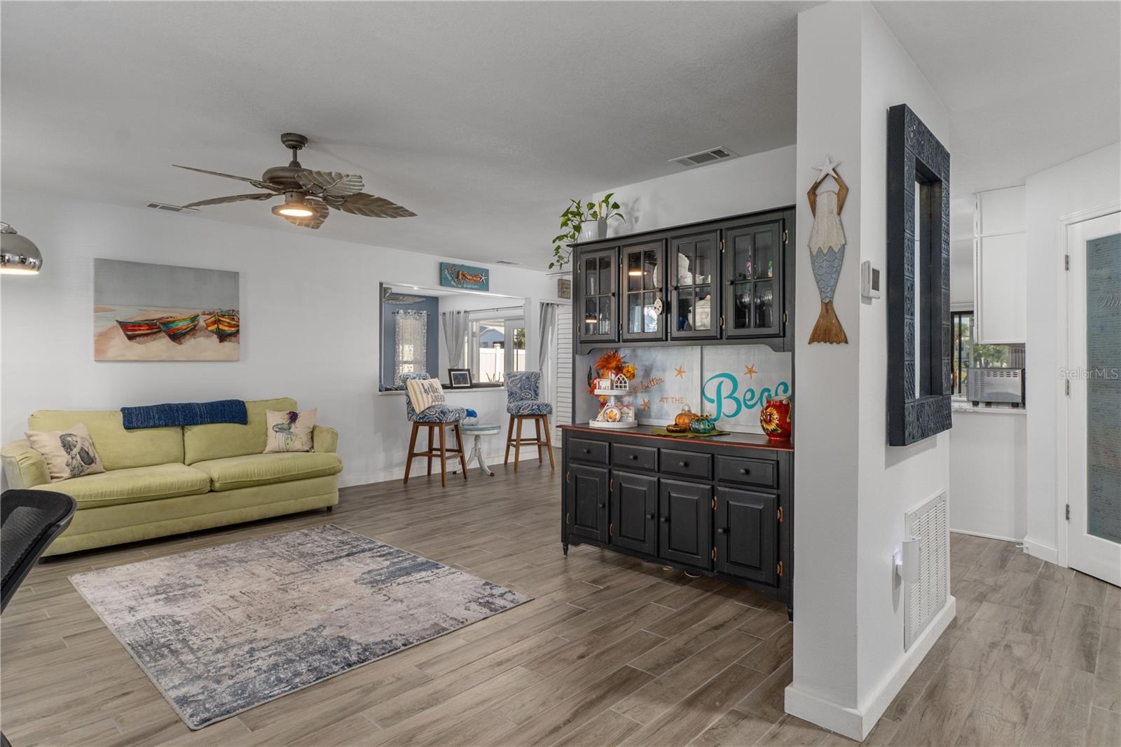 HERNANDO BCH UNIT 11 BLK 101 LOT 5 - Residential