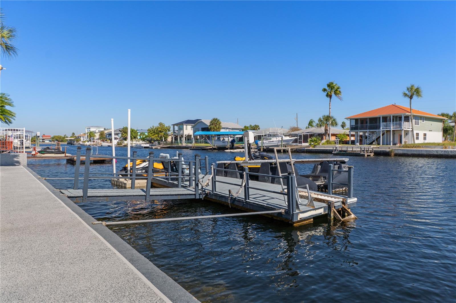 HERNANDO BCH UNIT 11 BLK 101 LOT 5 - Residential