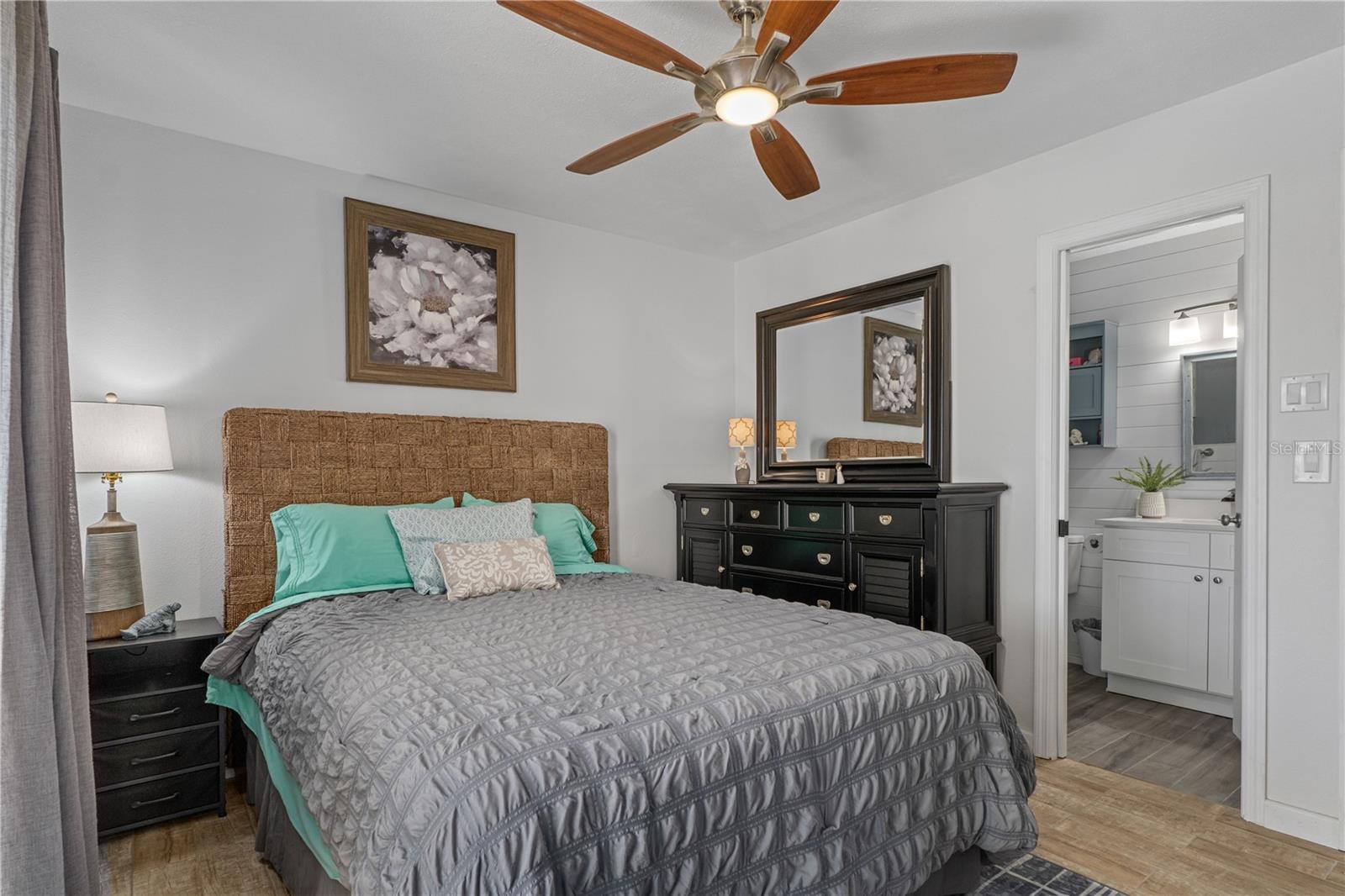 HERNANDO BCH UNIT 11 BLK 101 LOT 5 - Residential