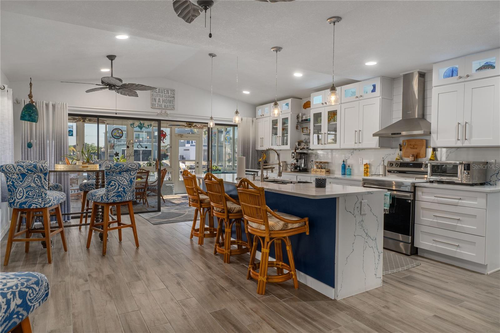 HERNANDO BCH UNIT 11 BLK 101 LOT 5 - Residential