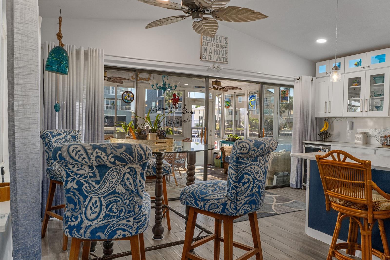 HERNANDO BCH UNIT 11 BLK 101 LOT 5 - Residential