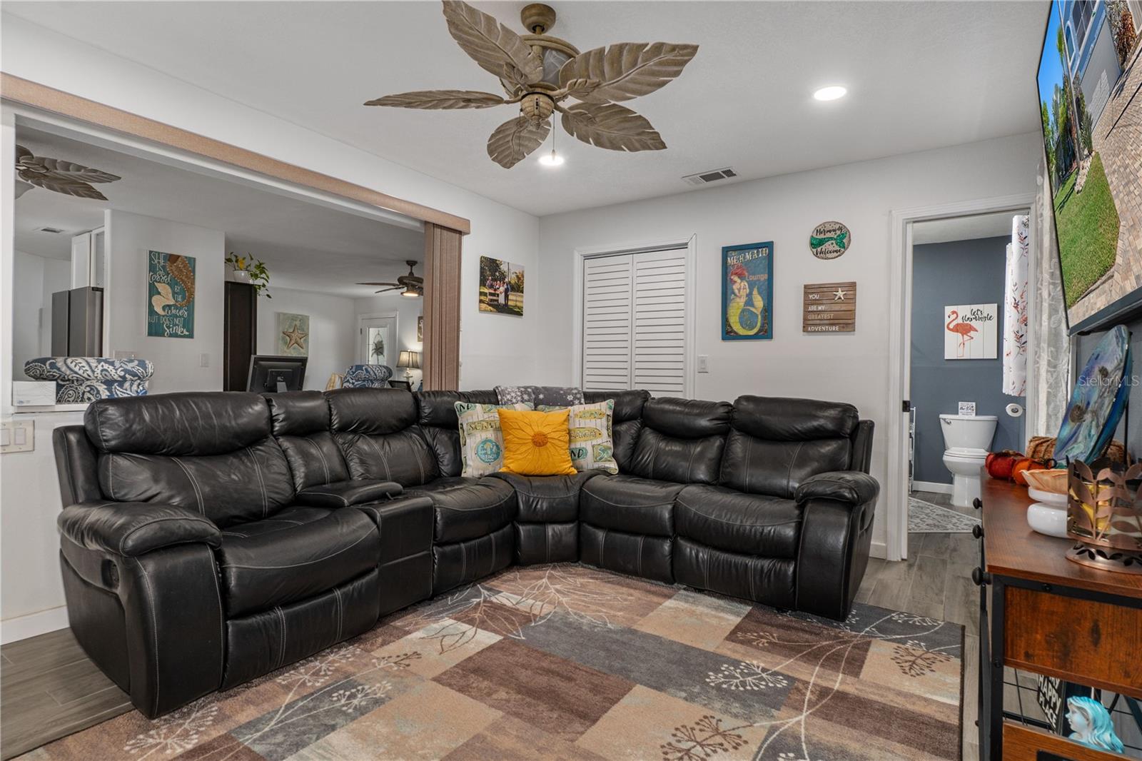 HERNANDO BCH UNIT 11 BLK 101 LOT 5 - Residential