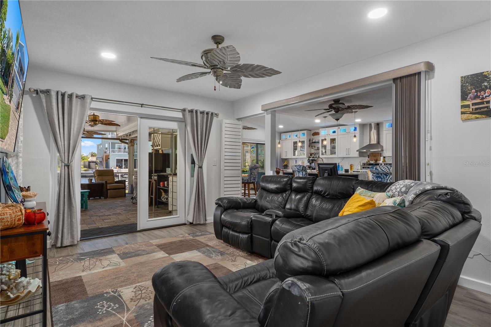 HERNANDO BCH UNIT 11 BLK 101 LOT 5 - Residential