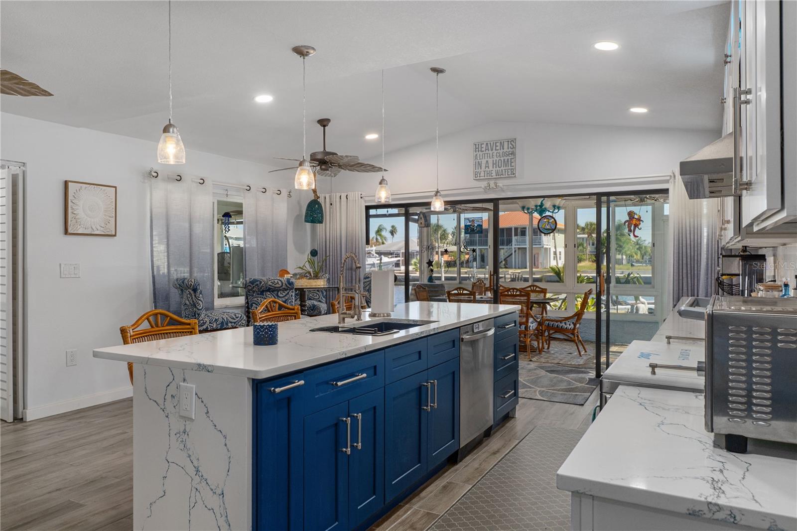 HERNANDO BCH UNIT 11 BLK 101 LOT 5 - Residential