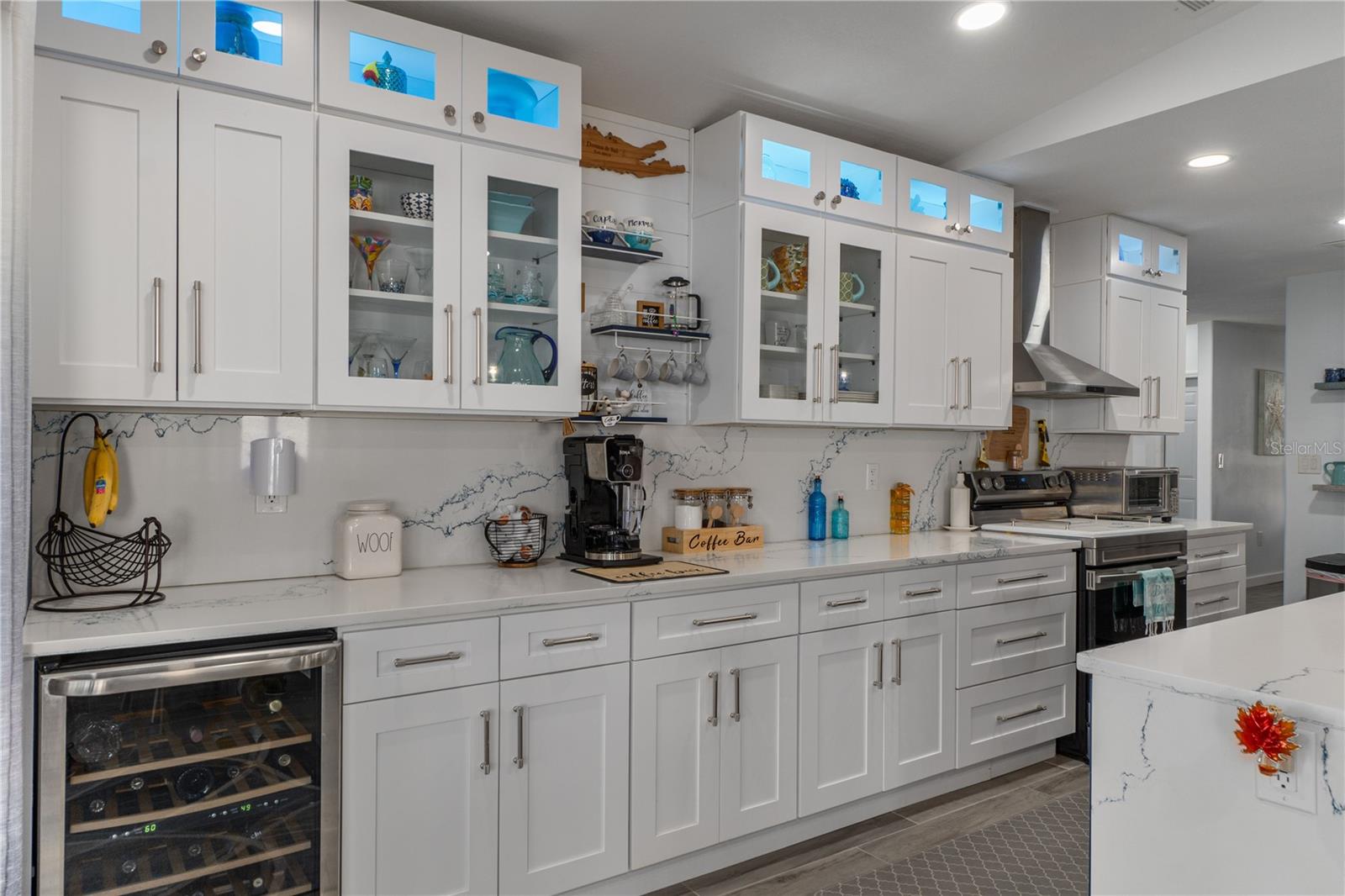 HERNANDO BCH UNIT 11 BLK 101 LOT 5 - Residential