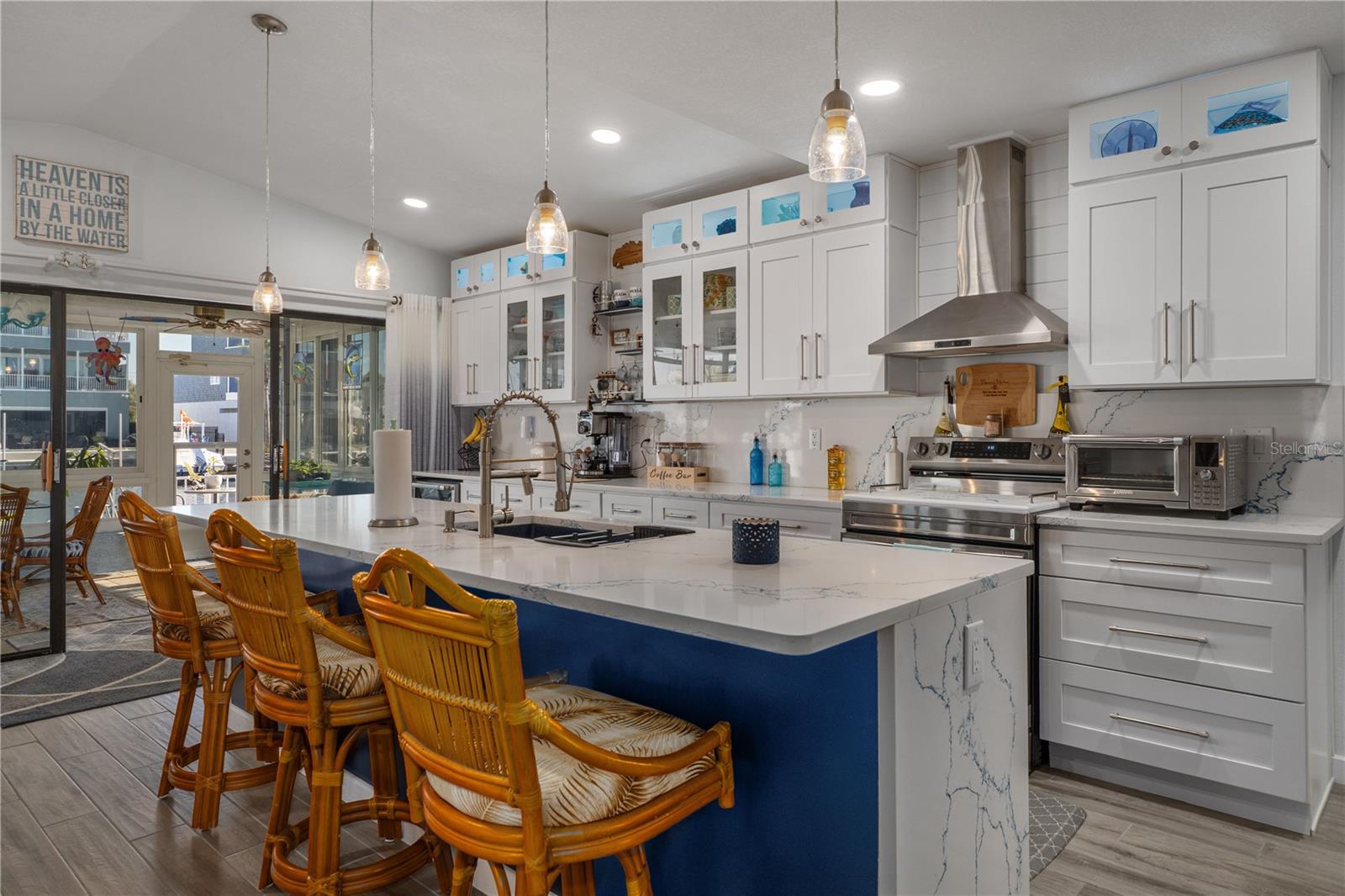 HERNANDO BCH UNIT 11 BLK 101 LOT 5 - Residential