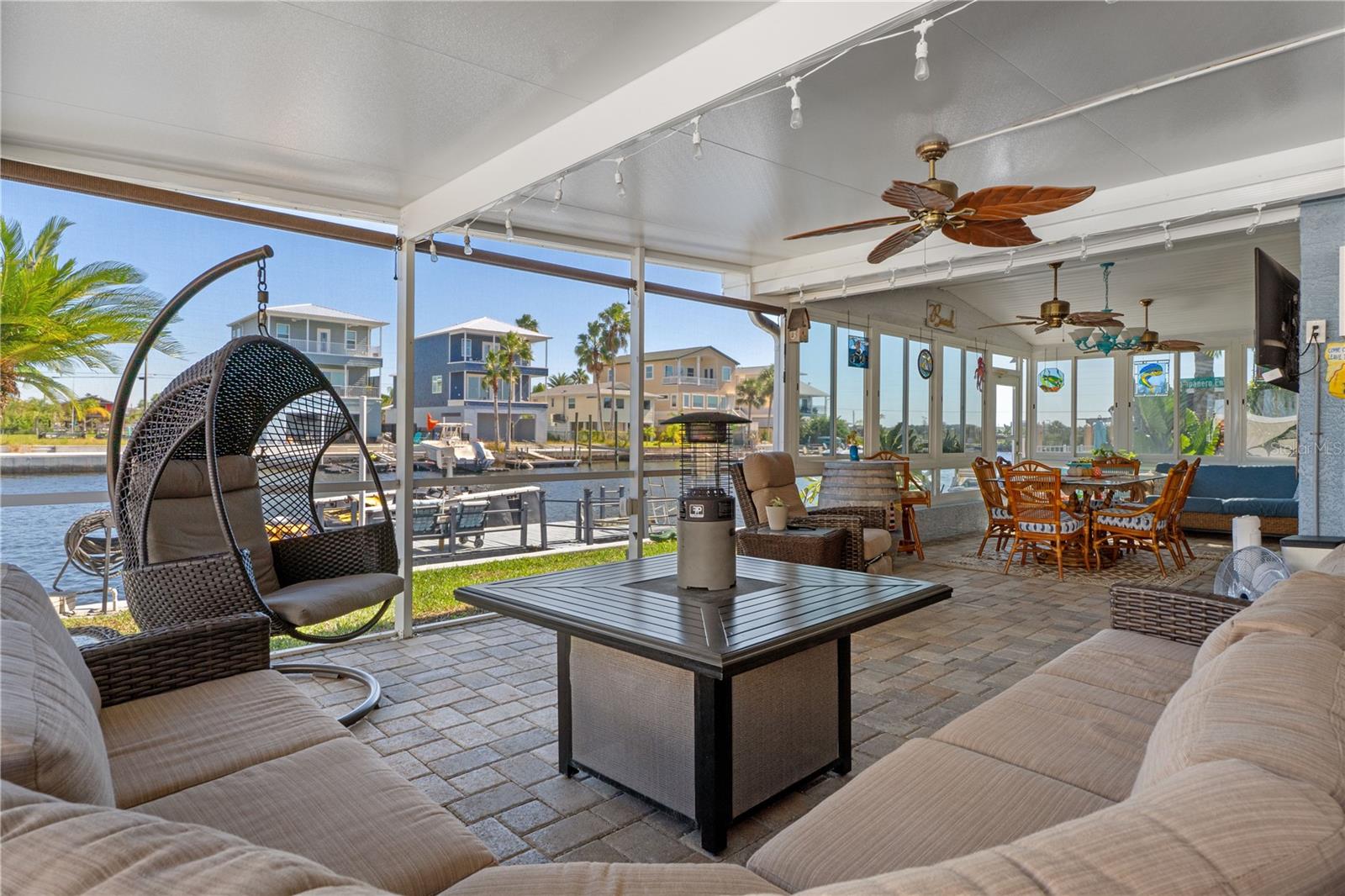 HERNANDO BCH UNIT 11 BLK 101 LOT 5 - Residential