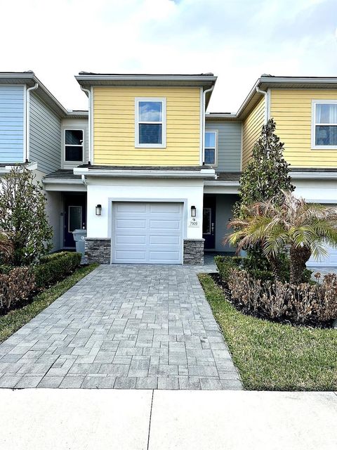 Maisons à vendre à Celebration : votre prochaine adresse en Floride commence ici ! 3 - Jen Dantas 7909 DRAW STREET REUNION FL 34747