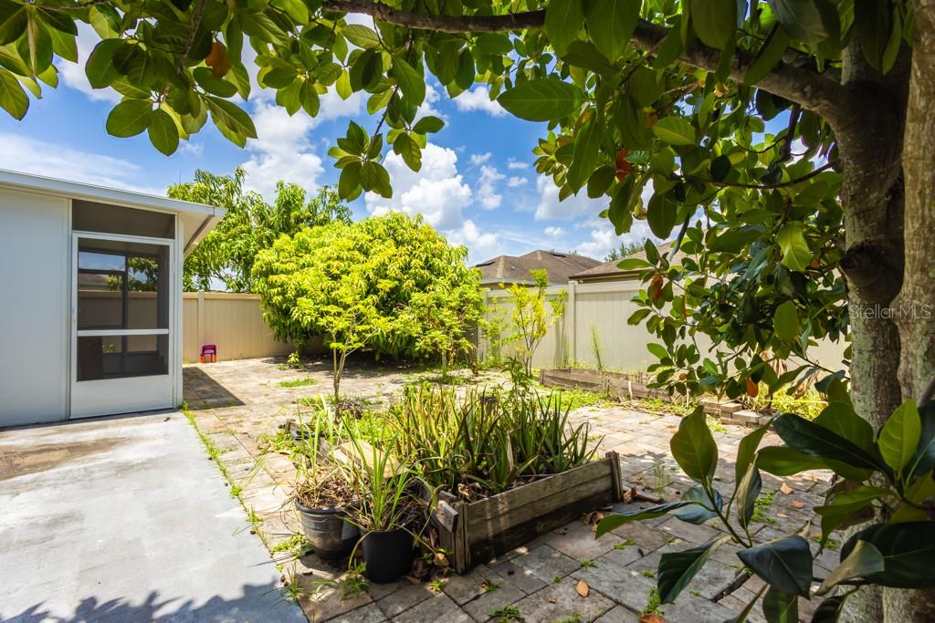7557 AZALEA COVE CIRCLE