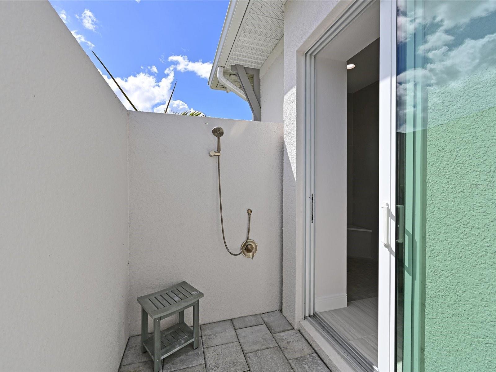 SANCTUARY COVE - Residential