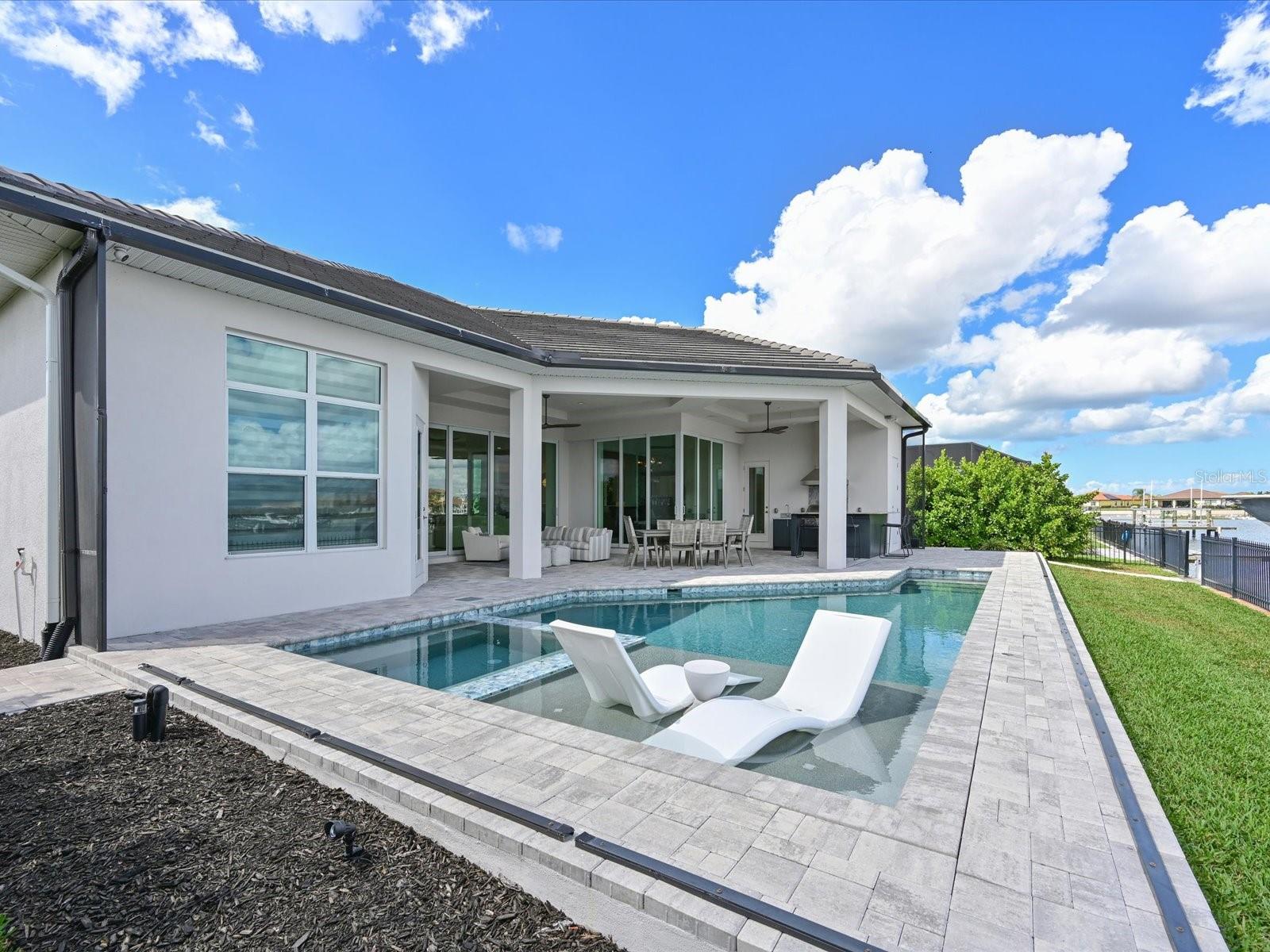 SANCTUARY COVE - Residential