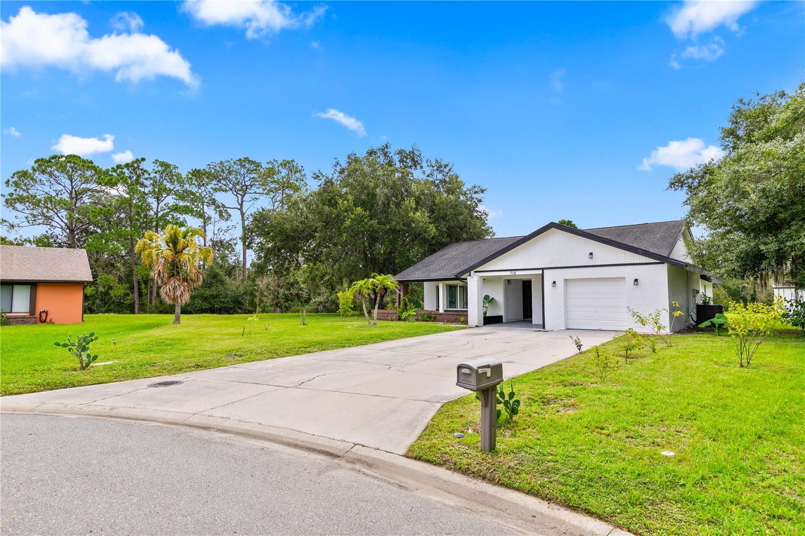 714 DIVOT LANE