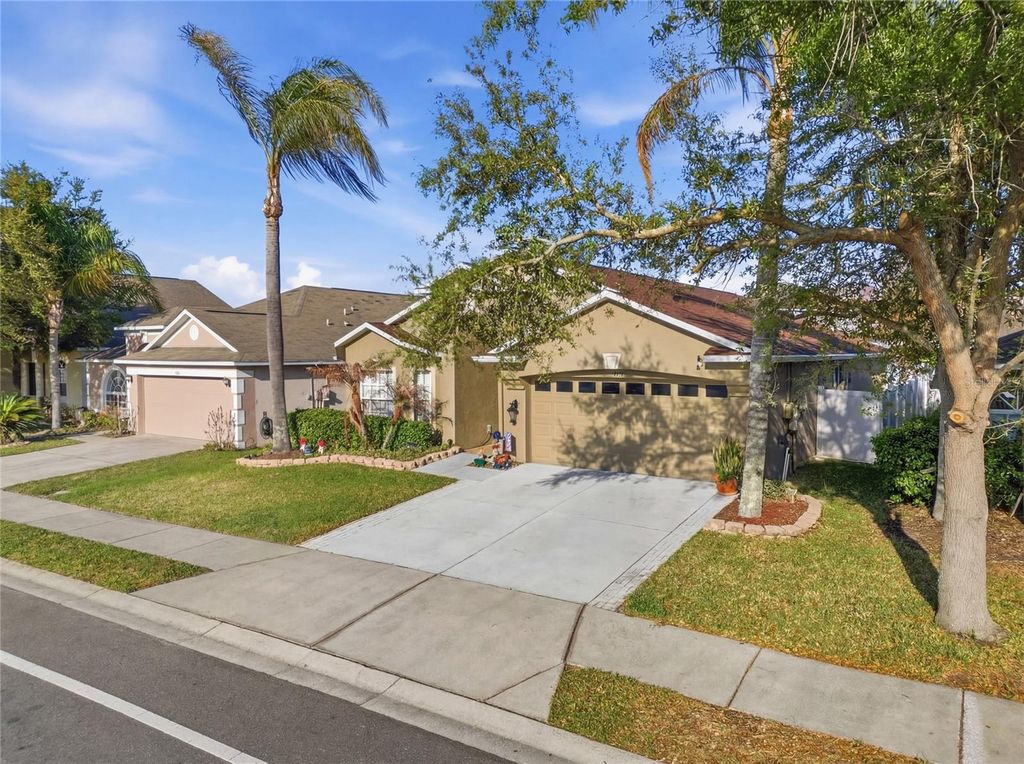 Photo of 3881 Hampton Hills Drive, Lakeland, FL 33810 (MLS # L4960399)