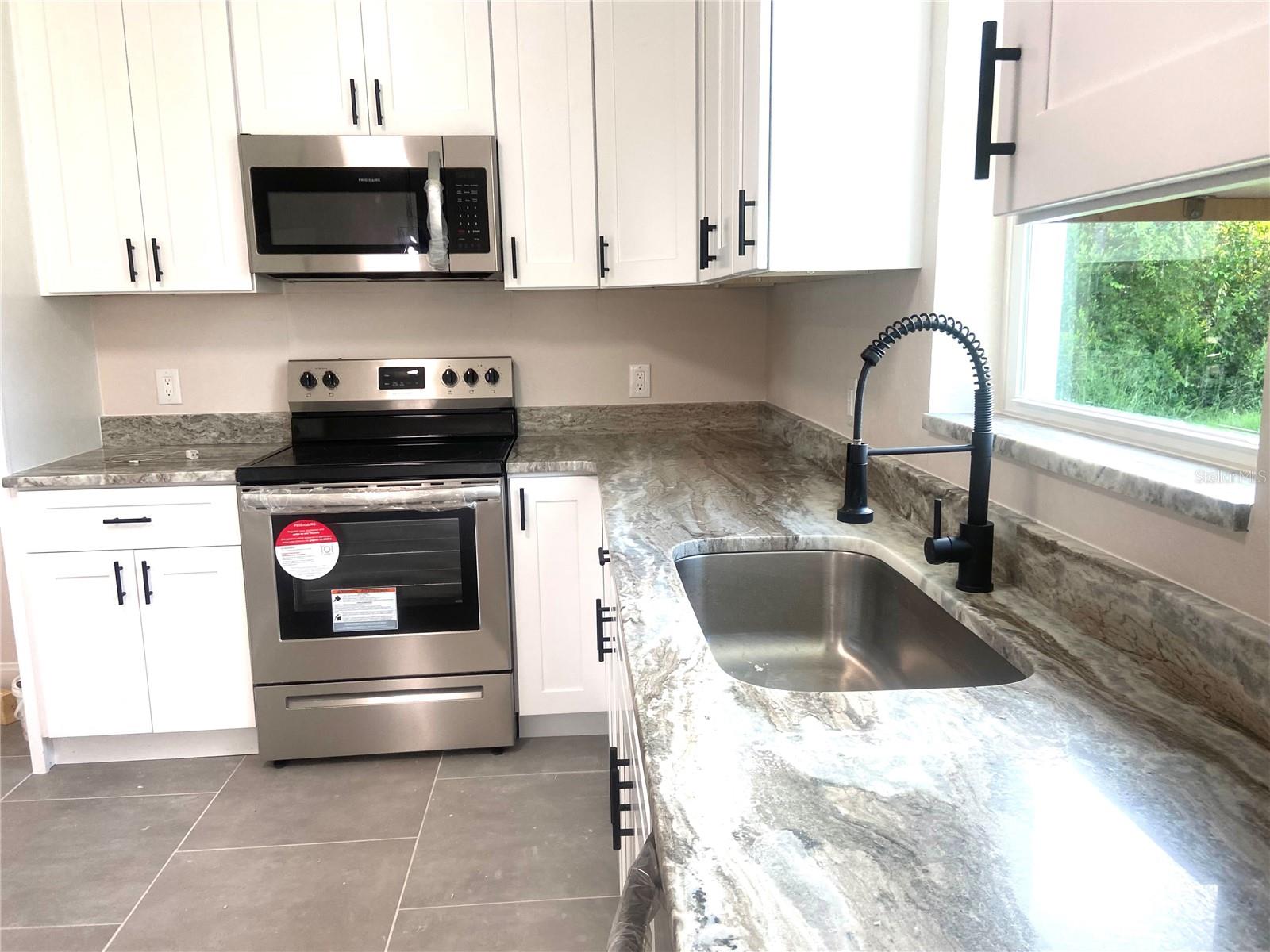 SEBRING COUNTRY ESTATE/SEB HILLS AREA - Residential