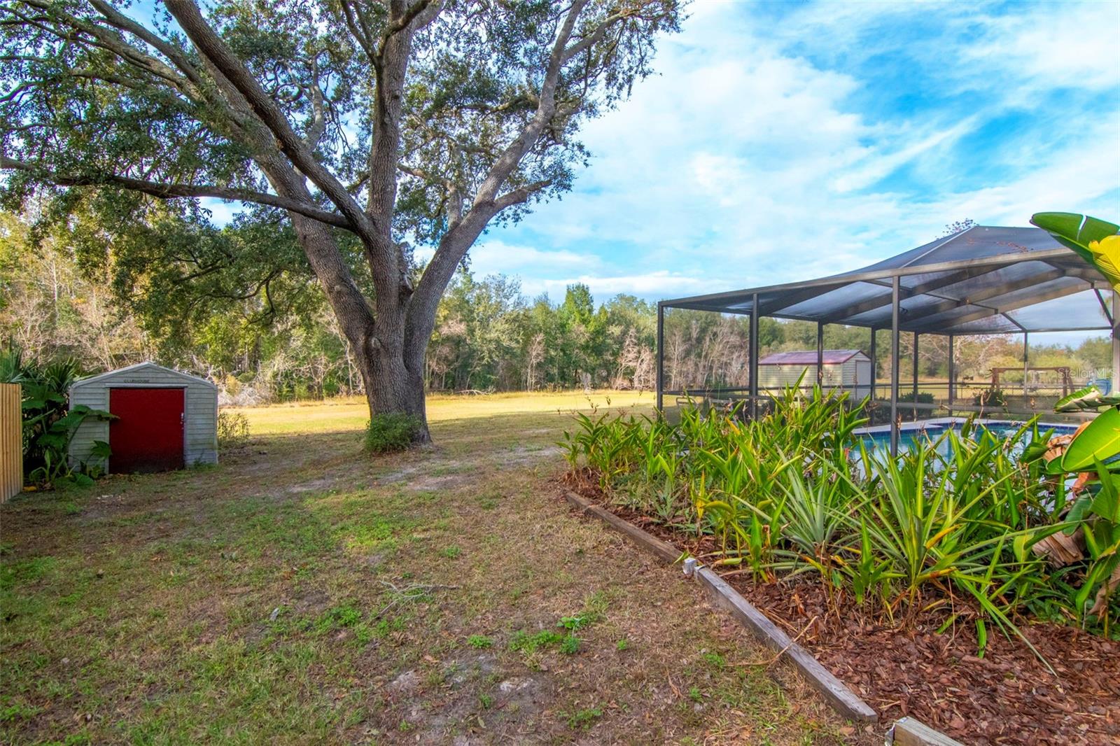 TURTLE LAKES - Residential