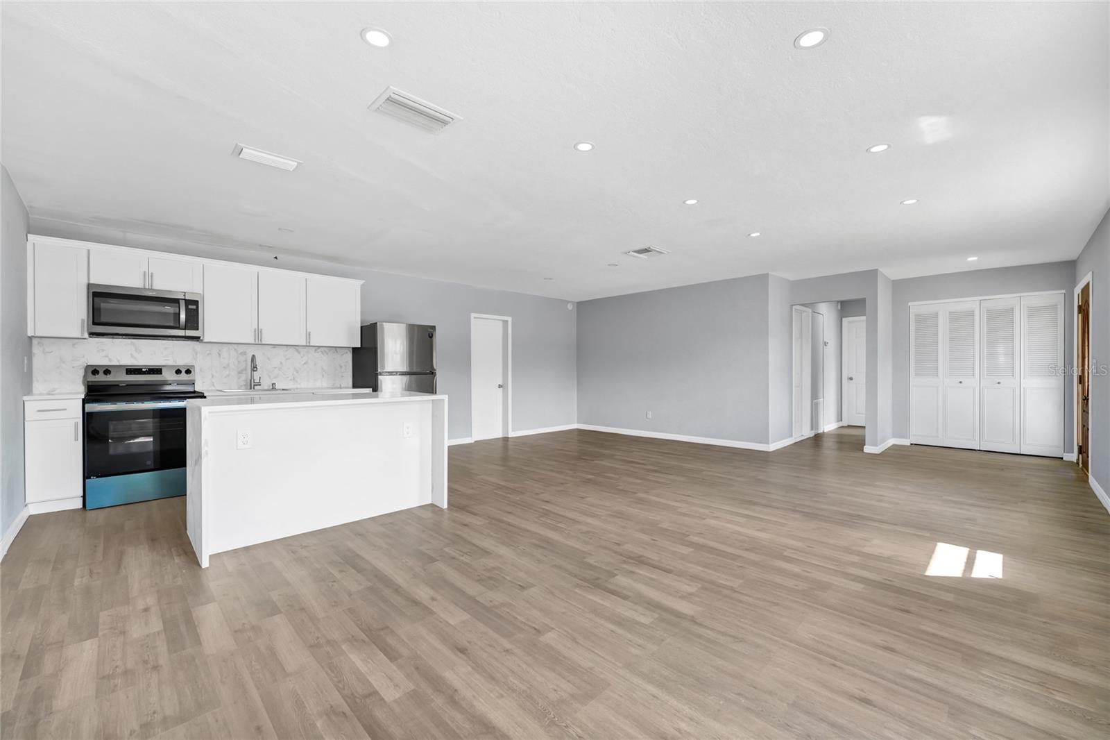 DELTONA FLORIDA LAKES UN 74 - Residential