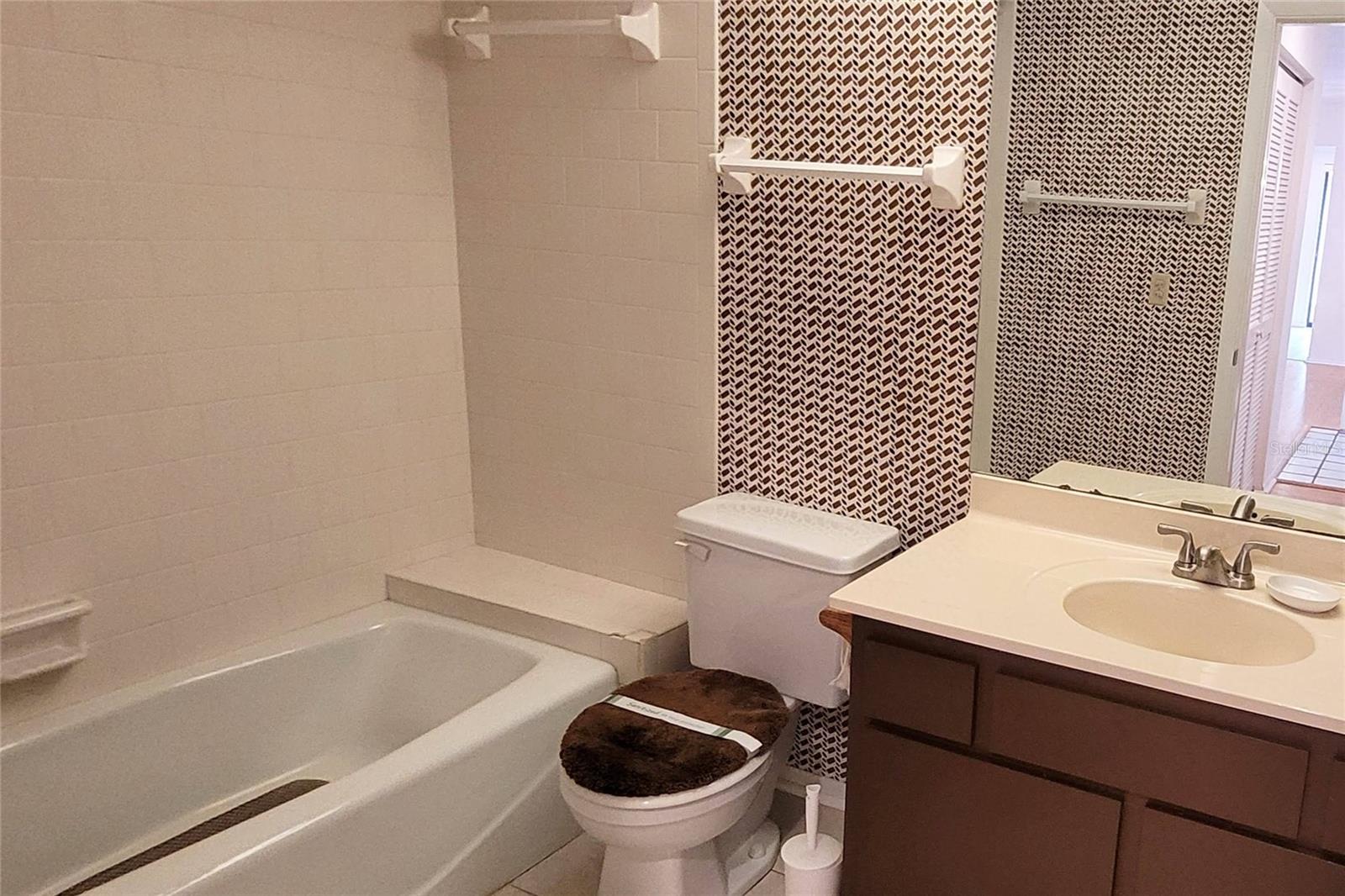 KNOLLS THE - Residential