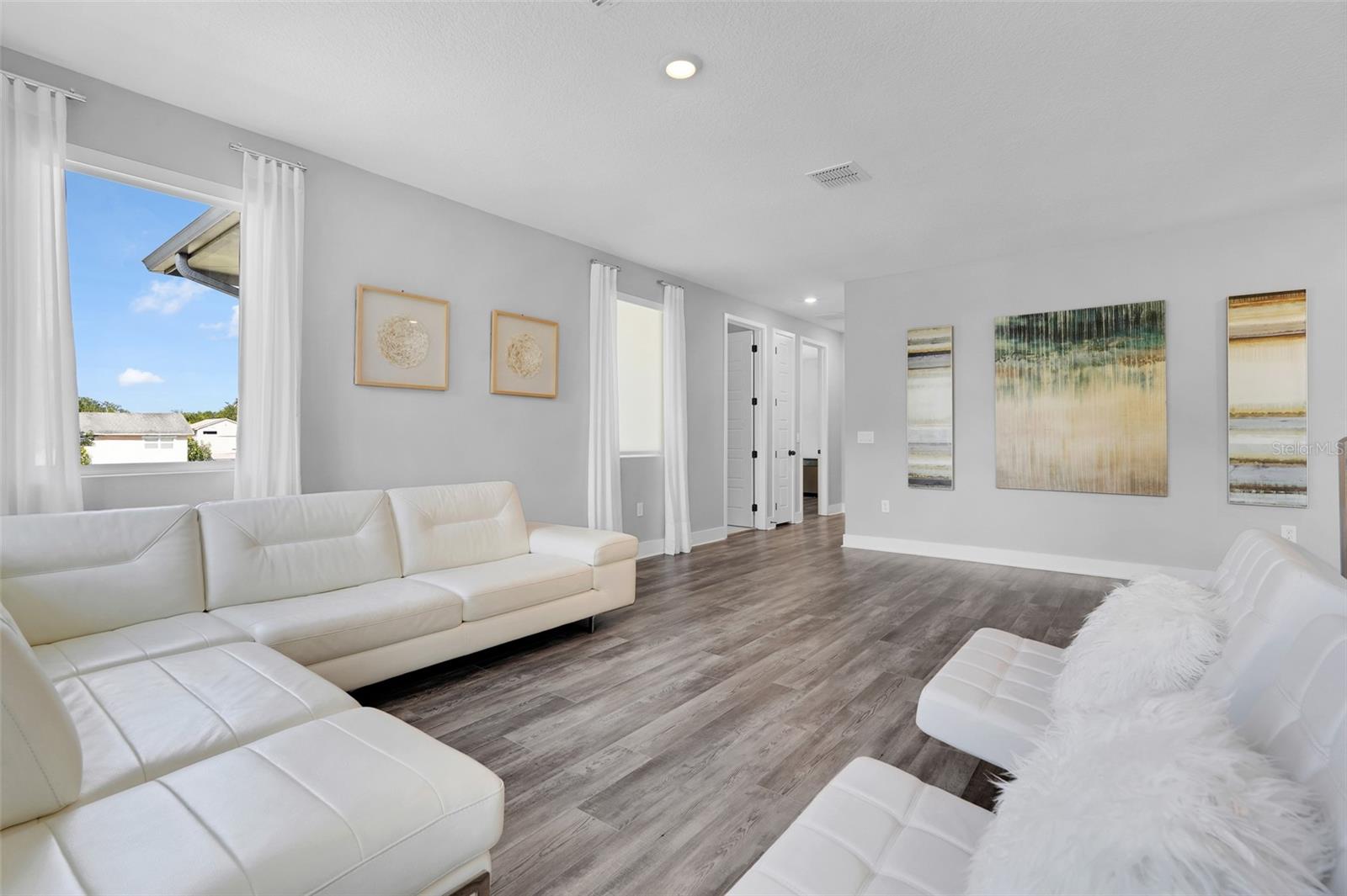 HOUR GLASS LAKE PARK - Residential