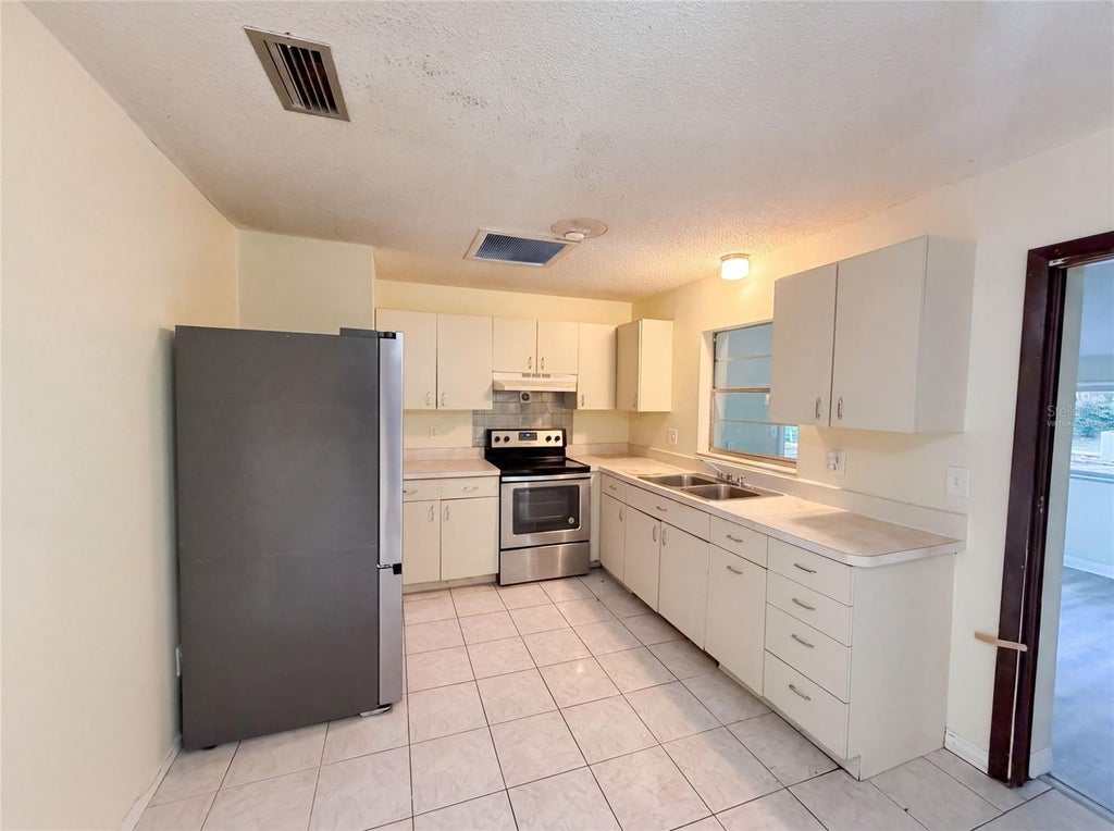 Photo of 722 Virginia Lane, Apopka, FL 32703 (MLS # O6420452)