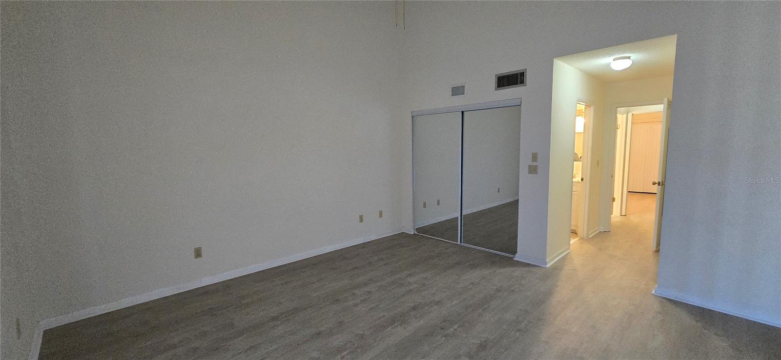 SPRINGTREE UNIT 03 - Residential Lease