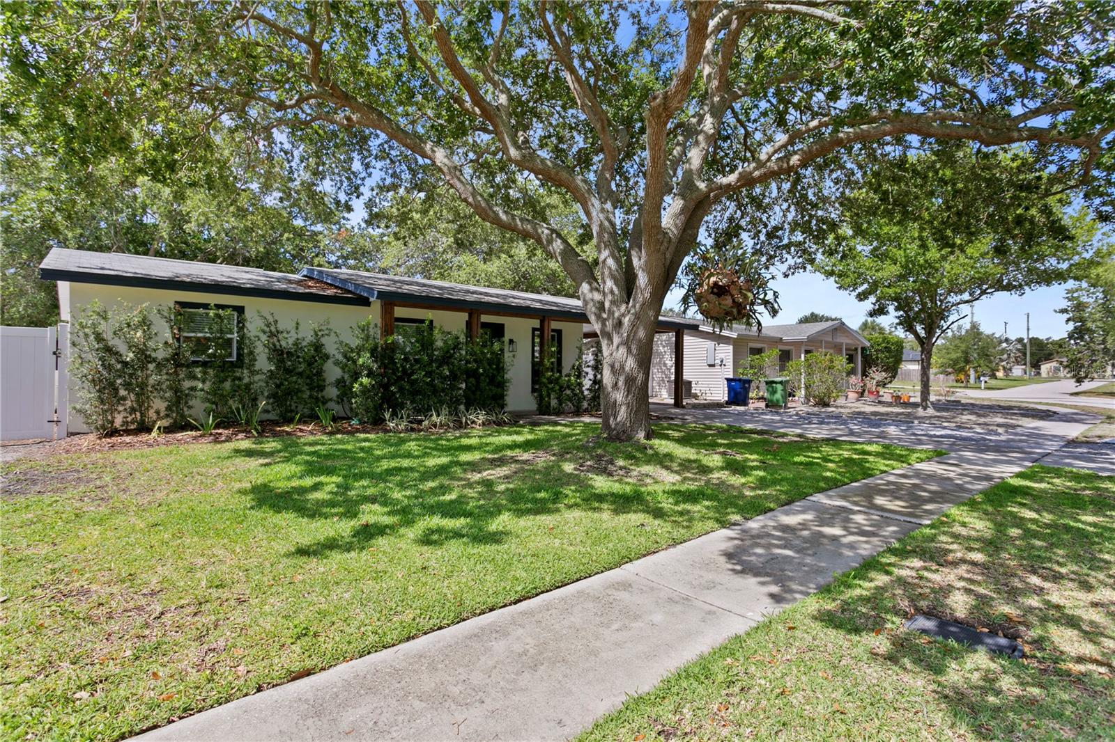 2912 W WINTHROP ROAD