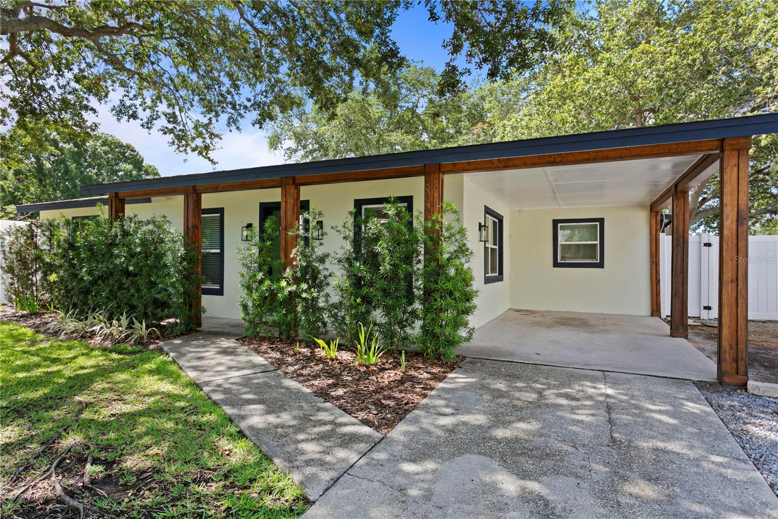 2912 W WINTHROP ROAD