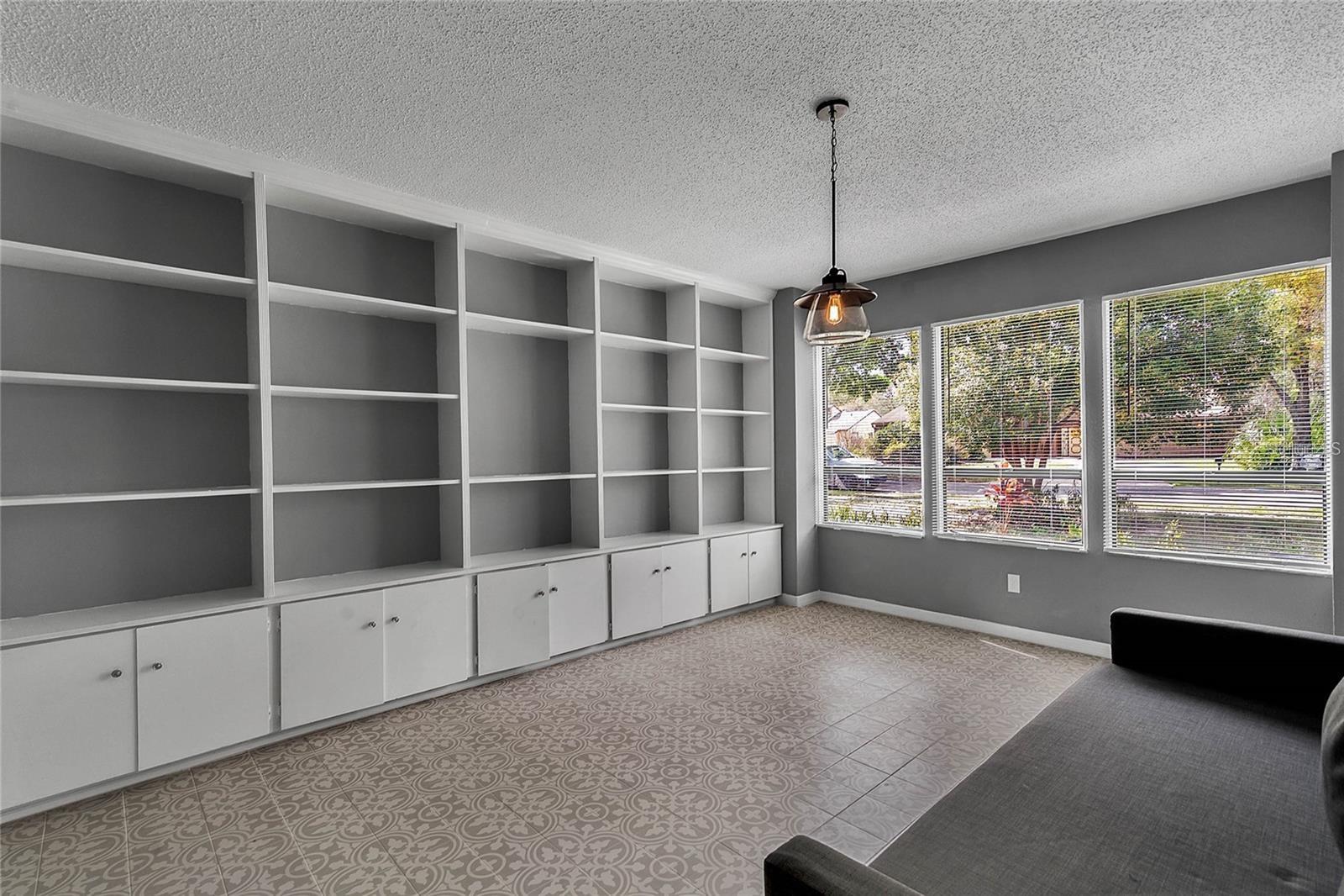 SHADOW BAY SPGS - Residential