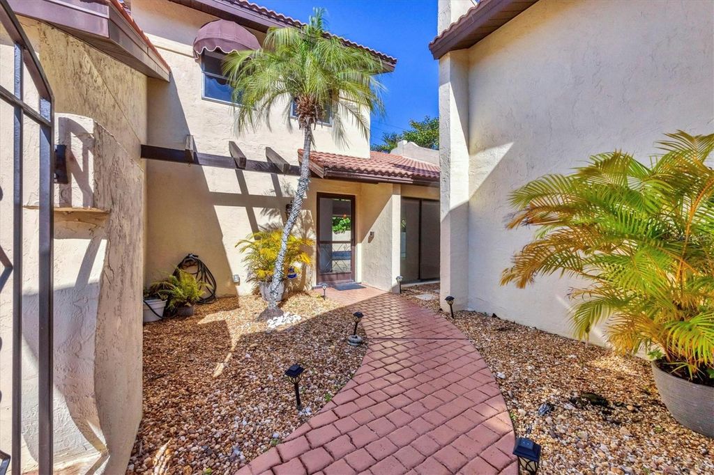 Photo of 440 Palmetto Court #2, Venice, FL 34285 (MLS # N6142102)