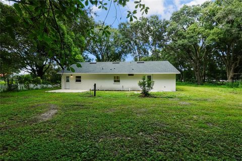 A home in LAKELAND