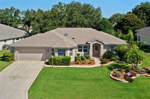 A home in TAVARES