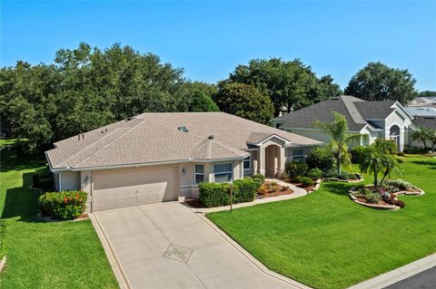 A home in TAVARES