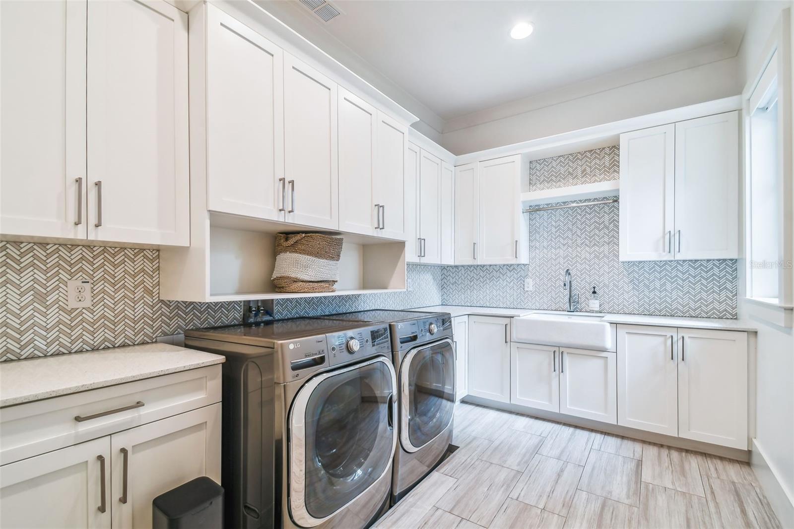 DAVIS ISLANDS PB10 PG52 TO 57 - Residential