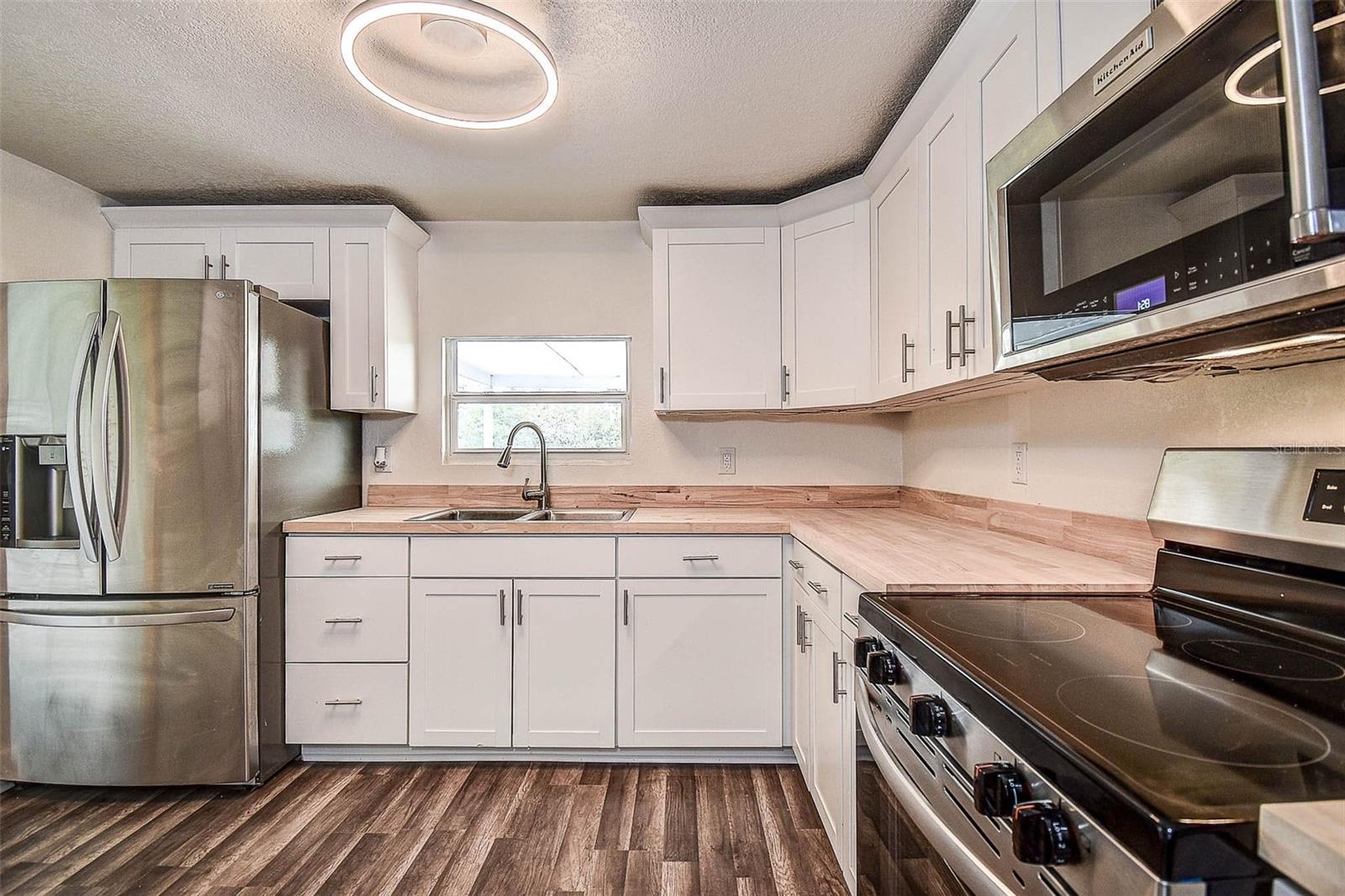 BAYWOOD SHORES - Residential