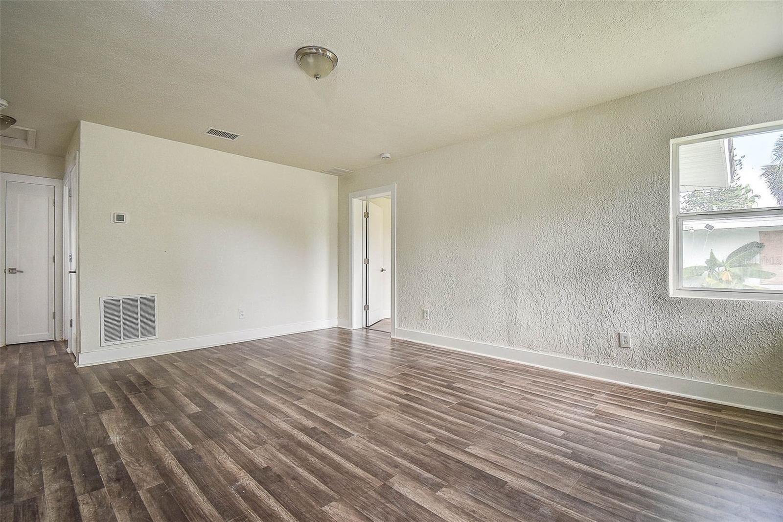 BAYWOOD SHORES - Residential