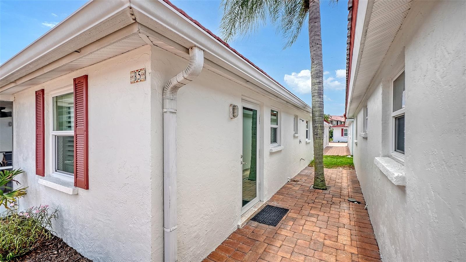 6154 MIDNIGHT PASS ROAD B5