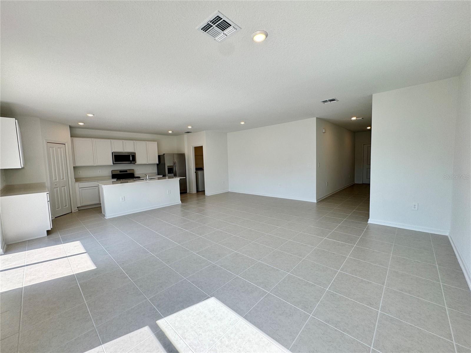 PEACE CREEK RESERVE 40'S - Residential Lease