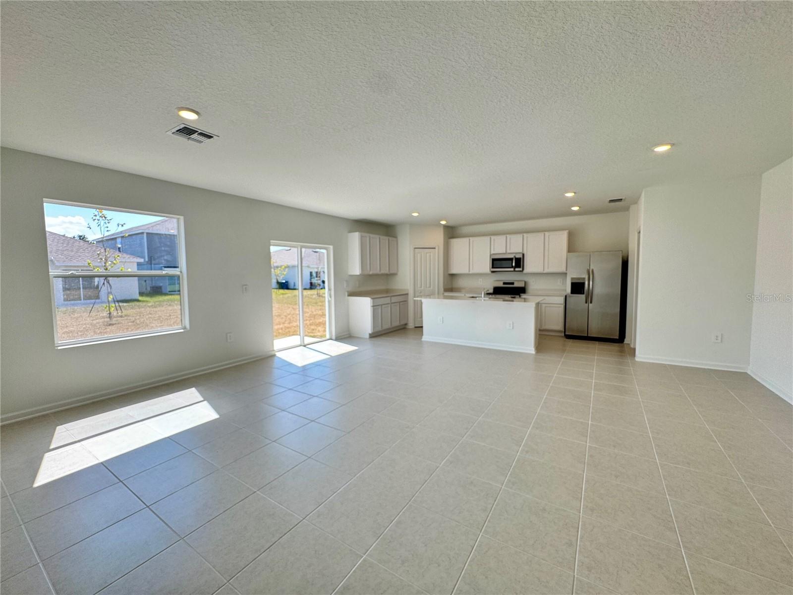 PEACE CREEK RESERVE 40'S - Residential Lease