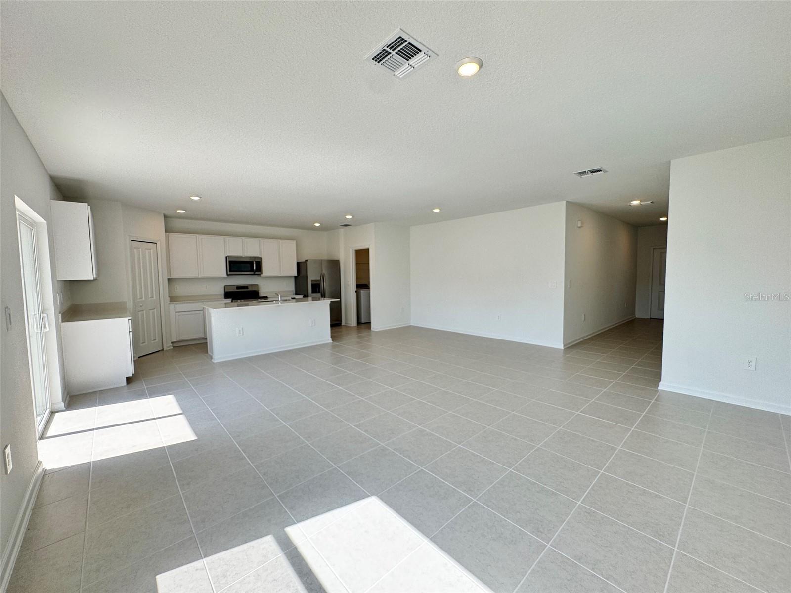 PEACE CREEK RESERVE 40'S - Residential Lease