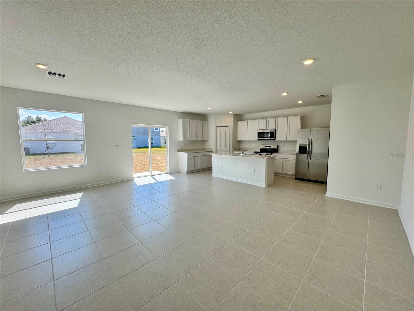 PEACE CREEK RESERVE 40'S - Residential Lease